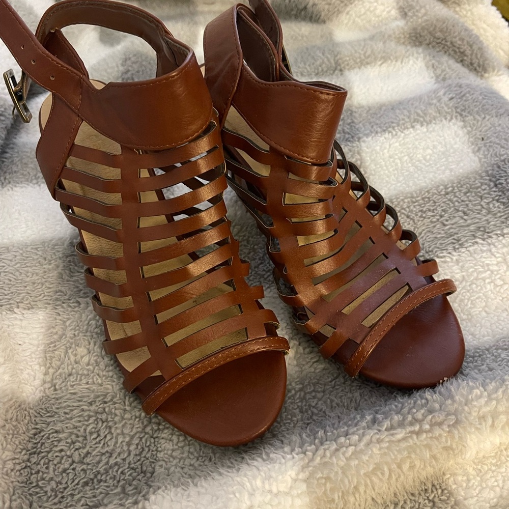 Open toe mini heels size 6 Women